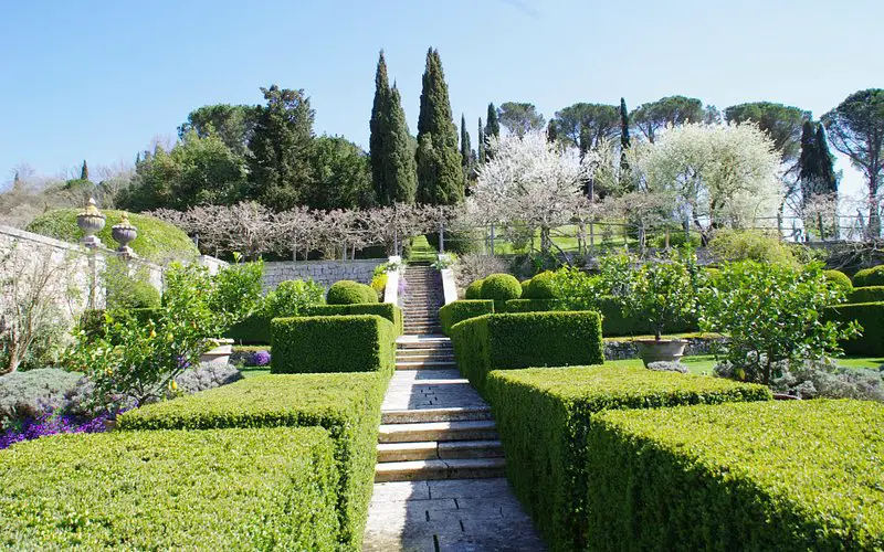 Explorando los encantadores jardines de La Foce en la Toscana