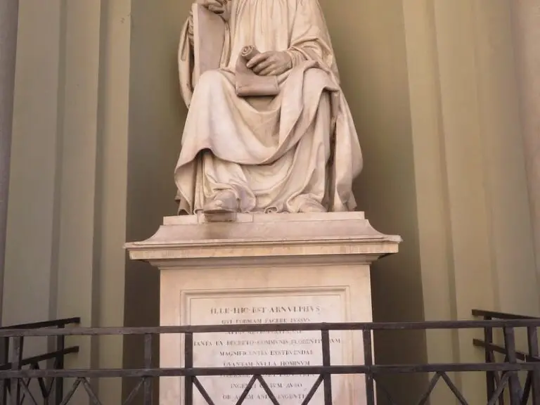 Statues of Arnolfo di Cambio e Filippo Brunelleschi