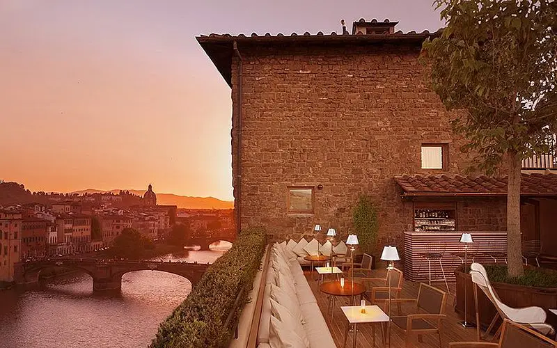 Descubre la magia de La Terrazza Rooftop Bar en Florencia