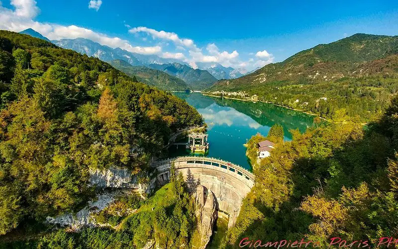 Descubre la belleza del Lago di Barcis