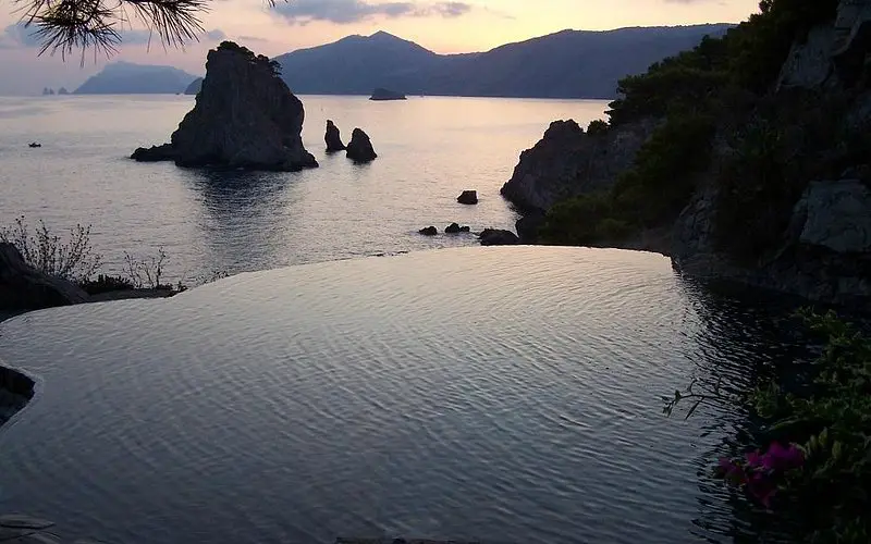 Descubre la magia de Li Galli: Un tesoro escondido en la costa amalfitana
