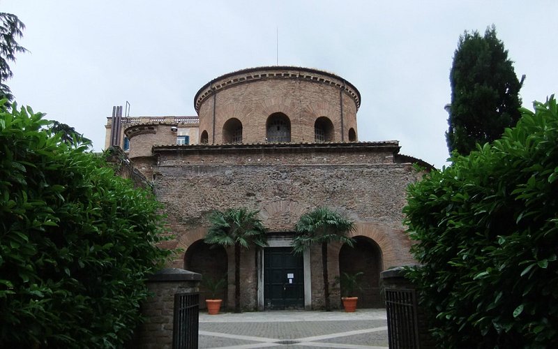 Descubre el encanto del Mausoleo di Santa Costanza en Roma