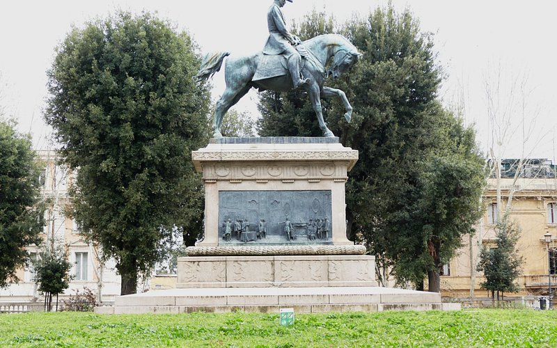Monumento a Carlo Alberto: Un homenaje a un rey histórico