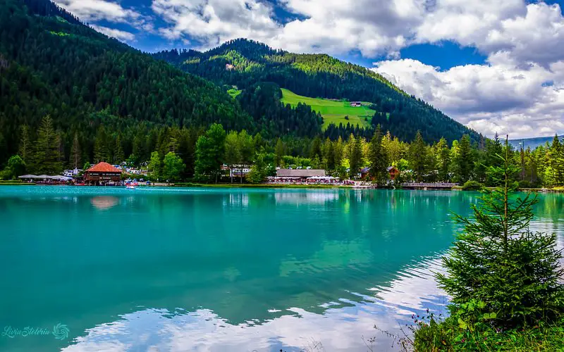 Descubre la belleza del Lago di Dobbiaco: Un paraíso natural en cualquier época del año