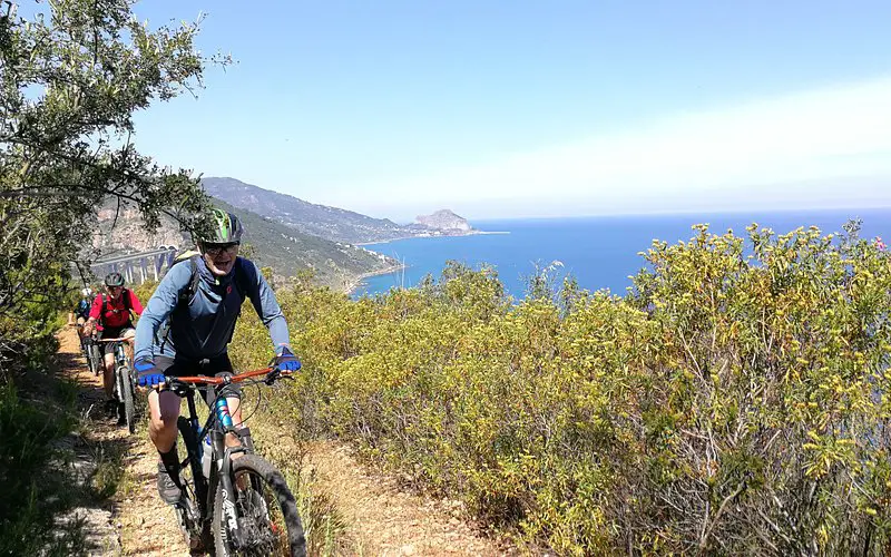 Descubre la emoción de recorrer Bikestation Hotel Kalura en Sicilia