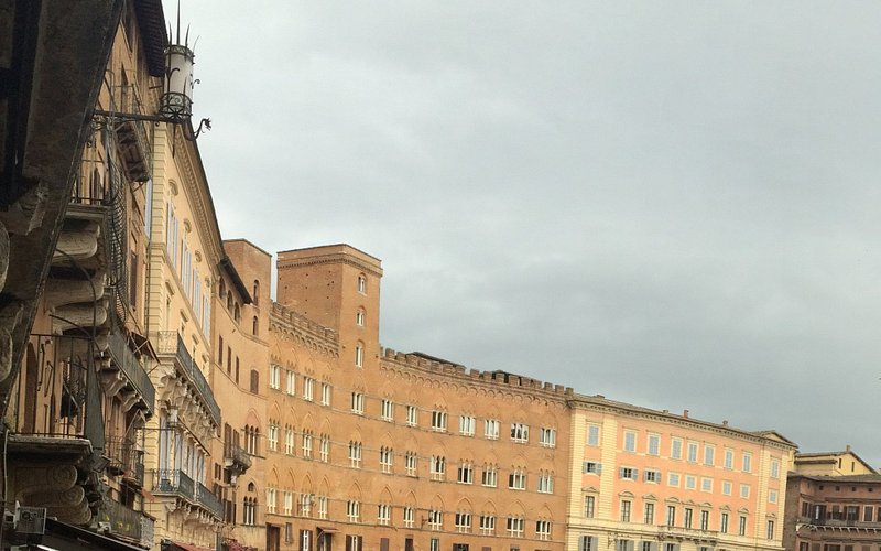 El majestuoso Palazzo Sansedoni: Un tesoro en la Piazza del Campo