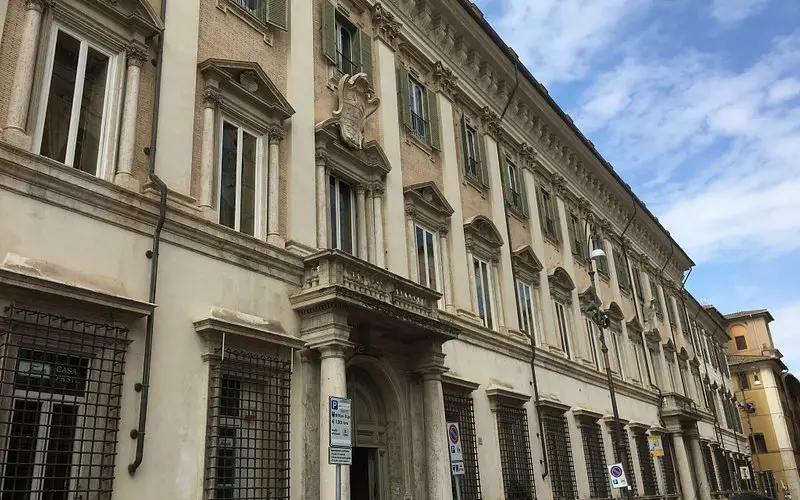 Descubre la majestuosidad del Palazzo Chigi-Odescalchi