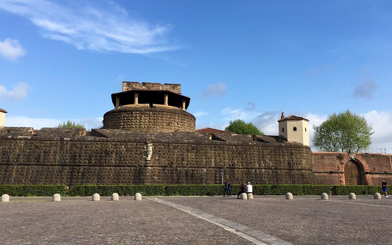 Descubre la imponente Fortezza da Basso en Florencia