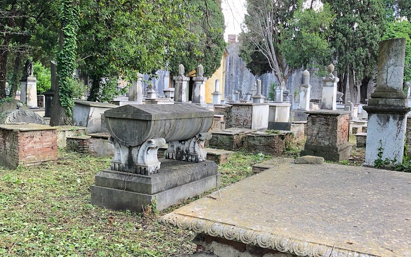 Descubre el Cimitero Ebraico: Tesoro histórico en Pisa