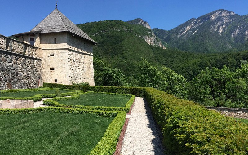 Castel Thun: Un tesoro histórico con vistas panorámicas