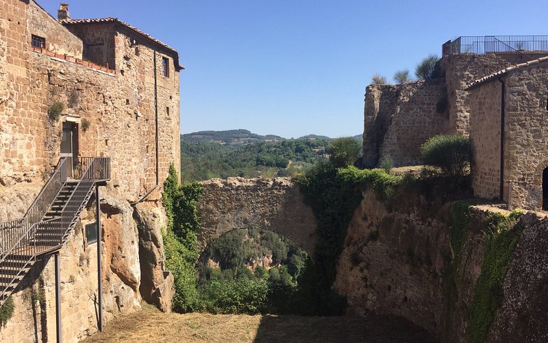 Explorando la impresionante Fortaleza Orsini en Italia