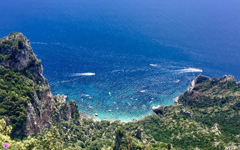 Descubre la belleza del Monte Solaro en la isla de Capri
