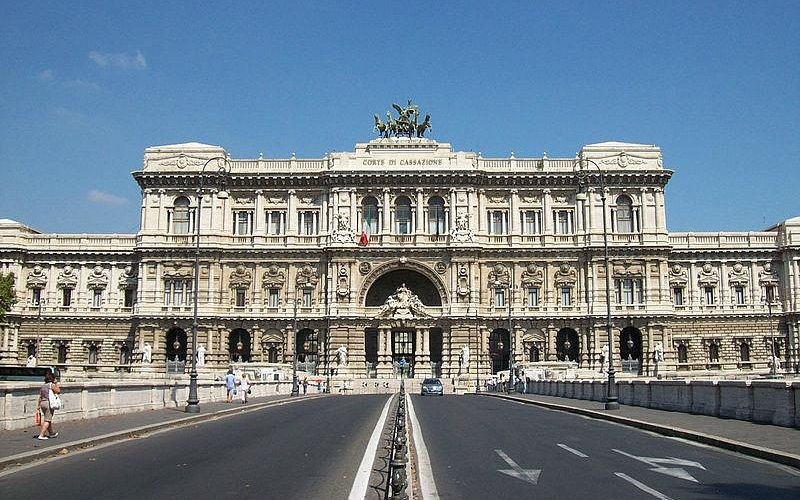Descubre la belleza de Piazza Cavour en Roma