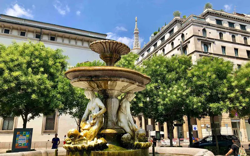 Explorando la encantadora Piazza Fontana en Milán