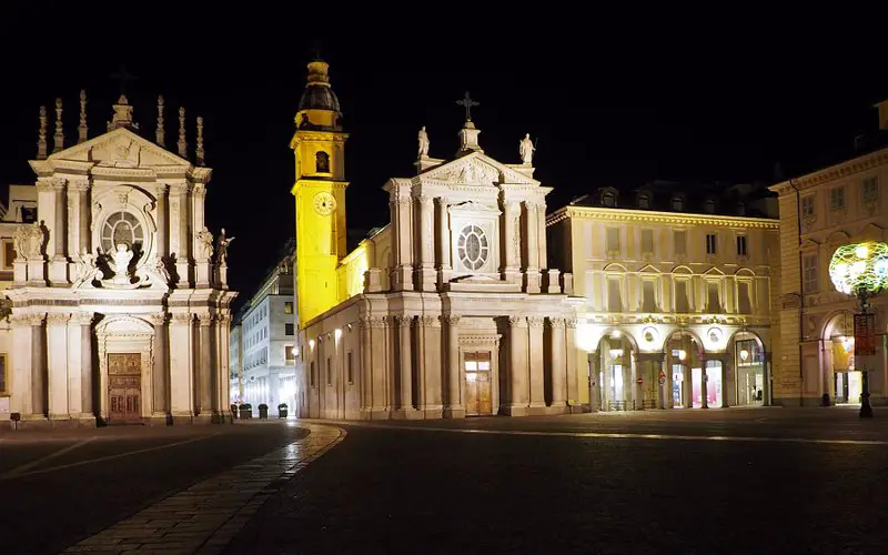 Explorando la majestuosa Piazza San Carlo en Turín