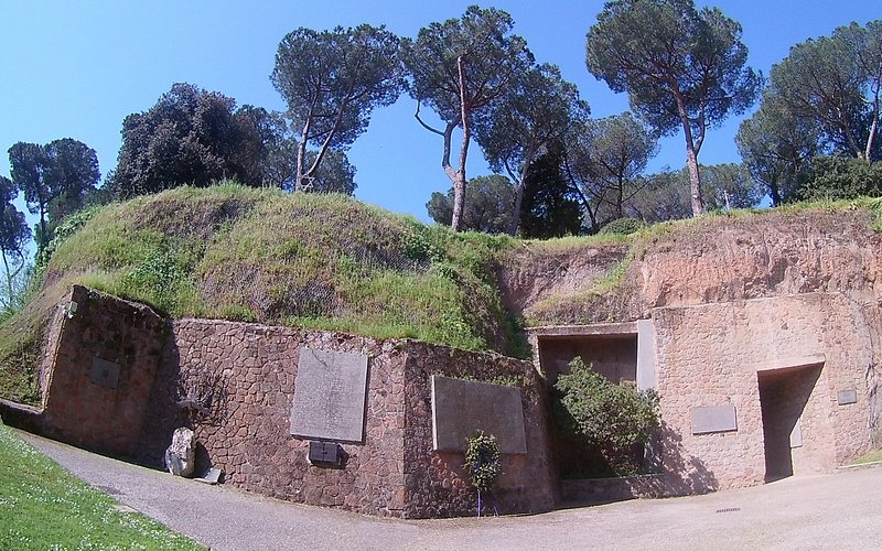Mausoleo delle Fosse Ardeatine: Rememorando una tragedia histórica en Roma