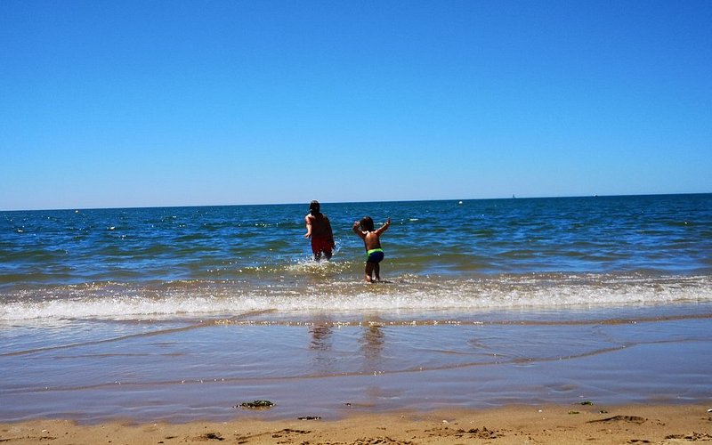 Descubre la Playa de La Bota: Un paraíso en Huelva