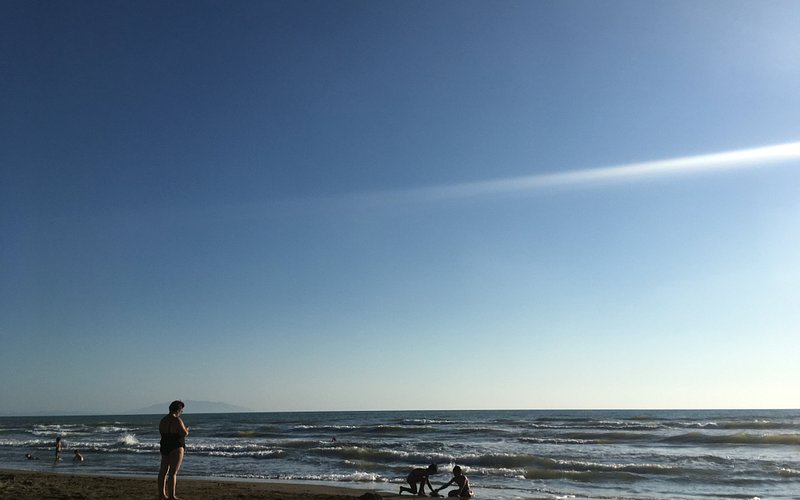 Descubre La Conchiglia: Una joya costera para disfrutar de la playa y excelente comida