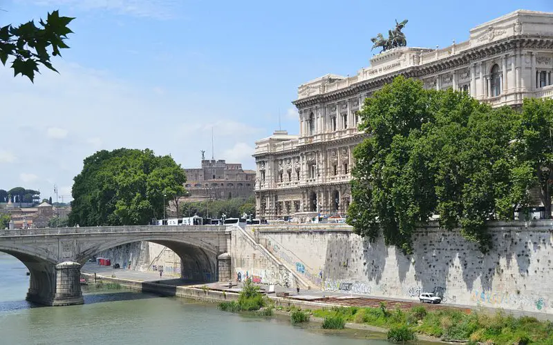 Descubriendo el encanto del Ponte Umberto I en Roma