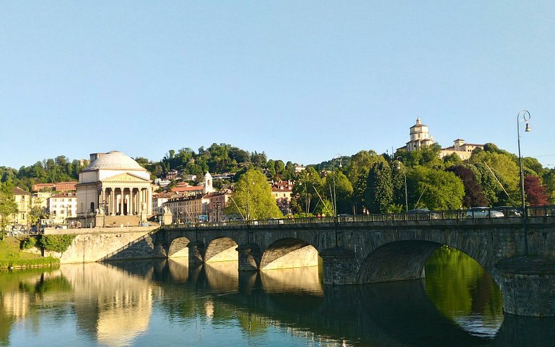 Descubriendo el encanto del Ponte Vittorio Emanuele I en Turín