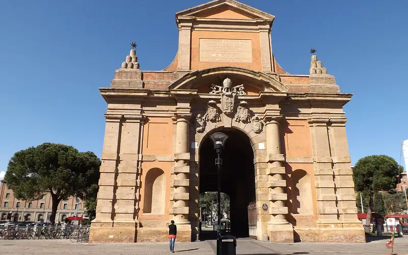 Descubre Porta Galliera: Una joya histórica en Bolonia