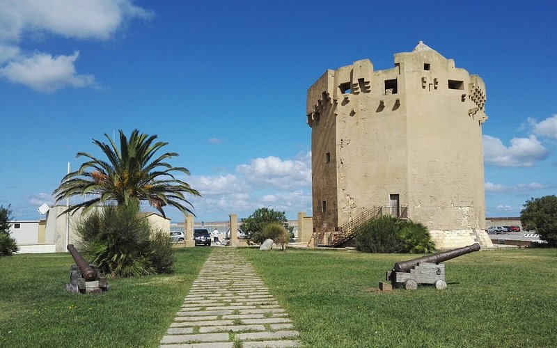 Descubre la historia y la belleza de la Torre Aragonese en Porto Torres