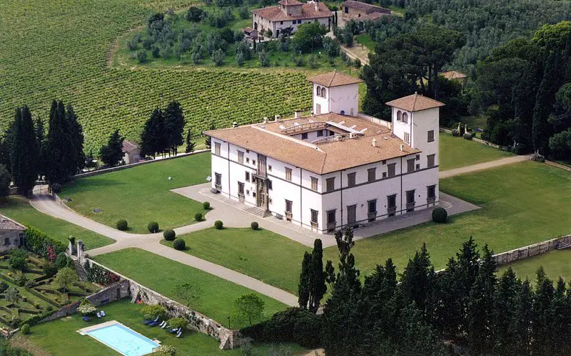 Descubre la encantadora Villa le Corti en la región de la Toscana