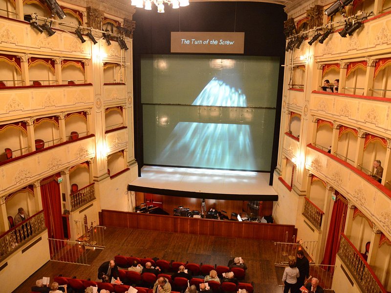 Descubre la majestuosidad del Teatro Goldoni en Florencia