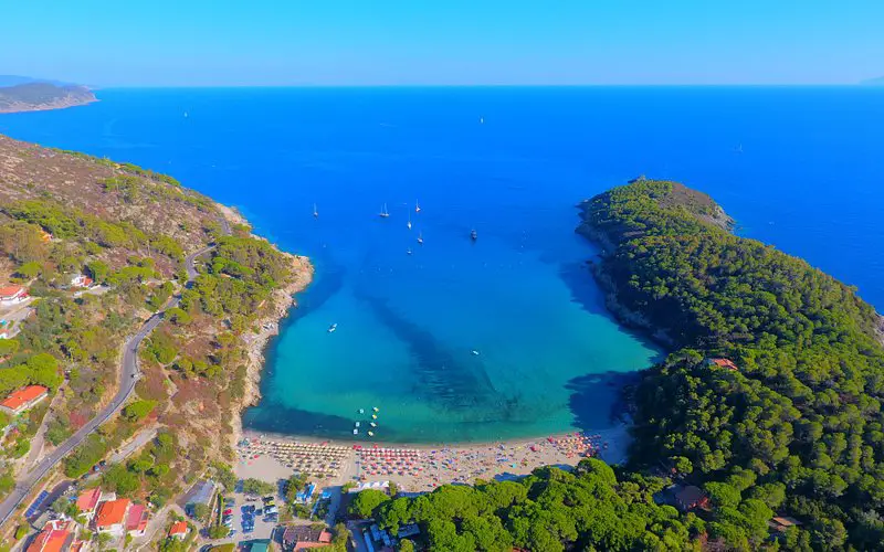 Descubre la Spiaggia di Fetovaia, una joya oculta en la isla de Elba