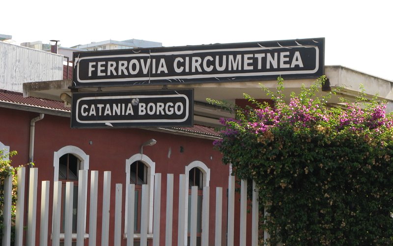 Descubre la belleza de la Circumetnea Railway en Sicilia