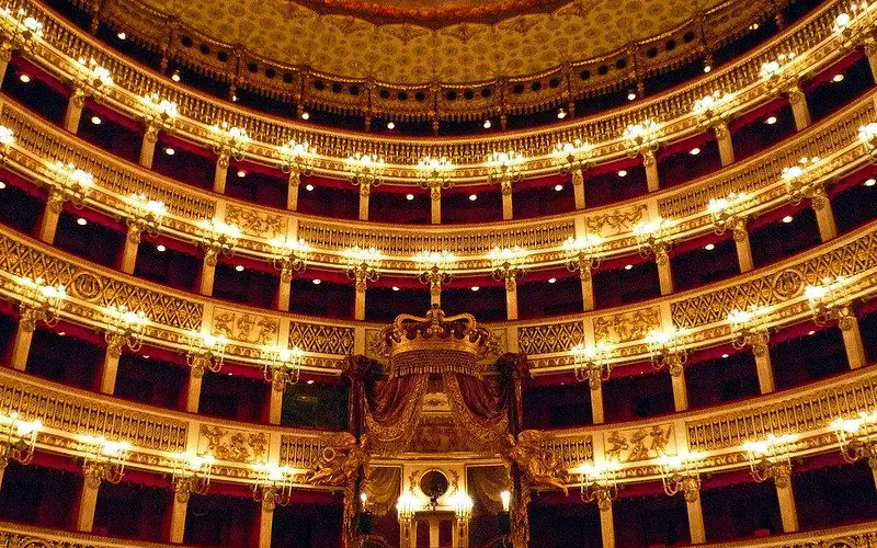 Teatro di San Carlo: Un tesoro cultural en Nápoles