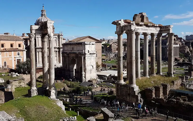 Descubre el Tempio di Saturno: Una joya en el corazón del Foro Romano