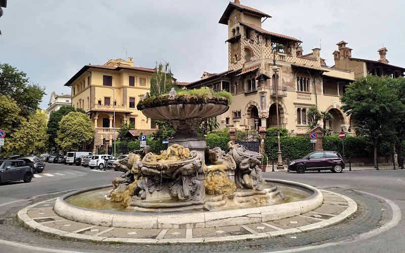 Explorando la encantadora Fontana delle Rane en el barrio de Coppedè