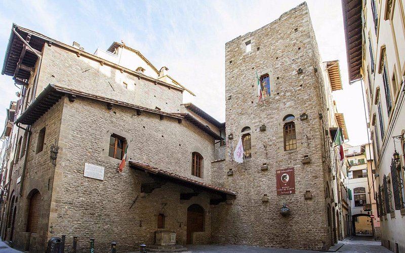 Descubre la Casa de Dante: Un tesoro histórico en el corazón de Italia