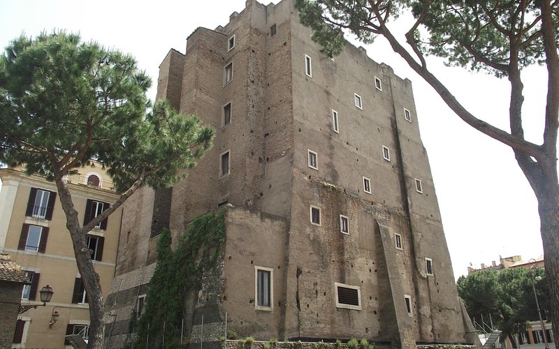 Descubre la Torre de' Conti: Un tesoro medieval en el corazón de Roma