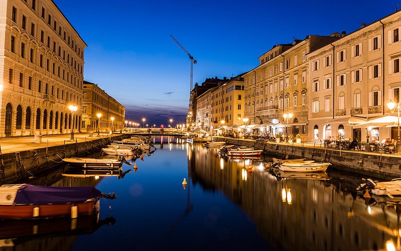 Descubriendo la belleza del Canale Grande en Trieste