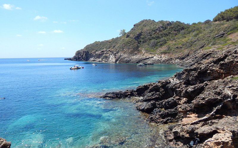 Explorando Ustica: Un paraíso acuático en el Mediterráneo