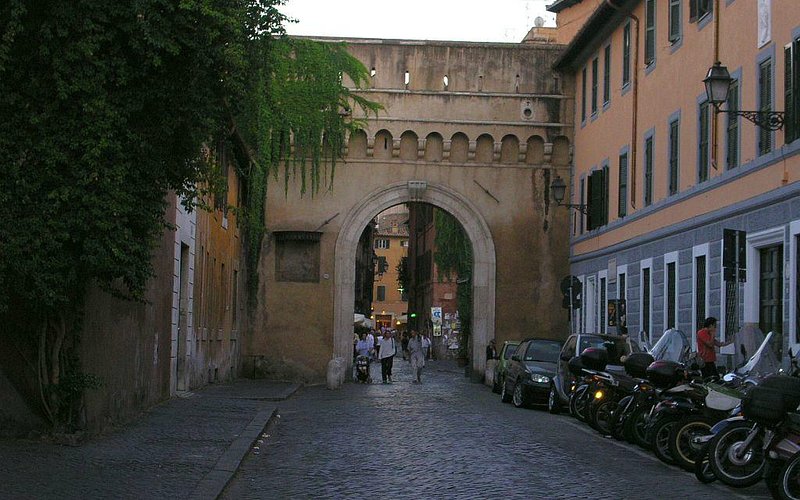 Explorando la encantadora Via Giulia en Roma