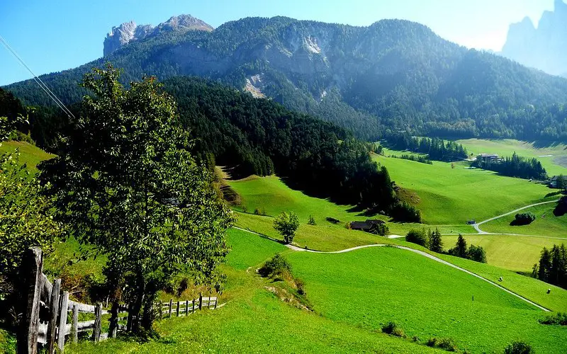Val di Funes: Un paisaje mágico en los Dolomitas