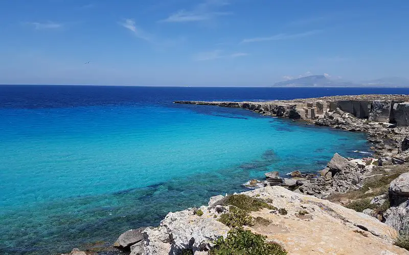 Descubre la belleza de Spiaggia di Cala Rossa en Favignana