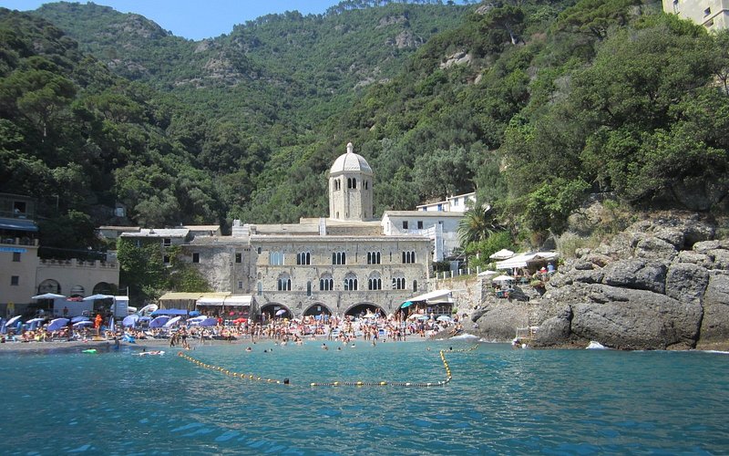 Descubre la belleza de la Abbazia di San Fruttuoso en la Riviera Italiana
