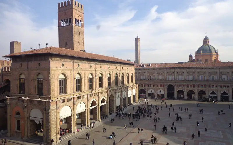 Descubre Palazzo Re Enzo: Un tesoro medieval en Bolonia