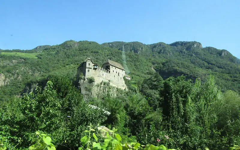 Descubre el encanto medieval de Runkelstein Castle