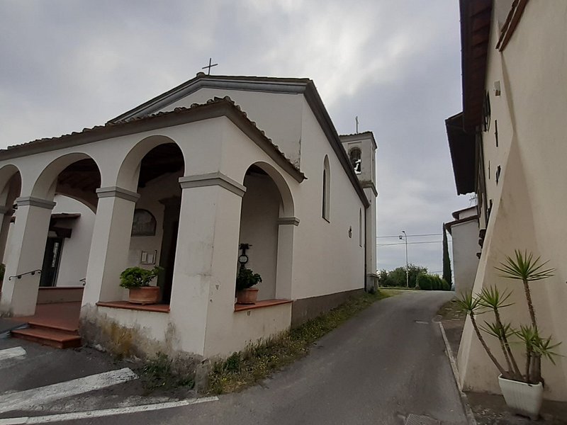 Descubre la encantadora Chiesa di Santa Cristina in Pilli en Poggio a Caiano